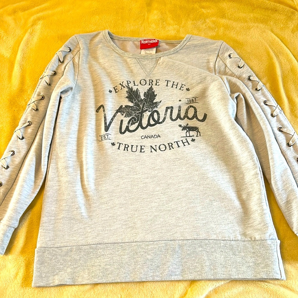 Crewneck grey crisscross sleeves